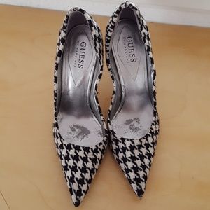 Guess houndstooth heels sz 5.5